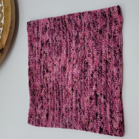 🟣HAND-KNIT Pink Marble Cowl - Picture 2 of 7